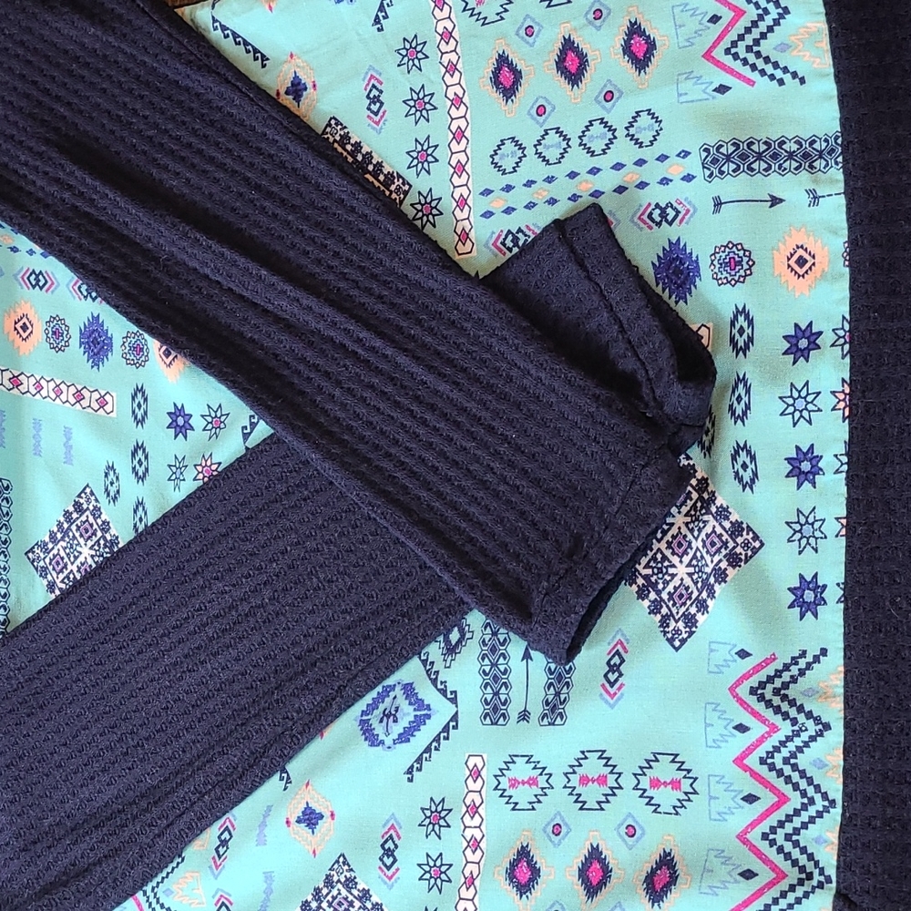 Rods Southwestern Design Top - Picture 11 of 12